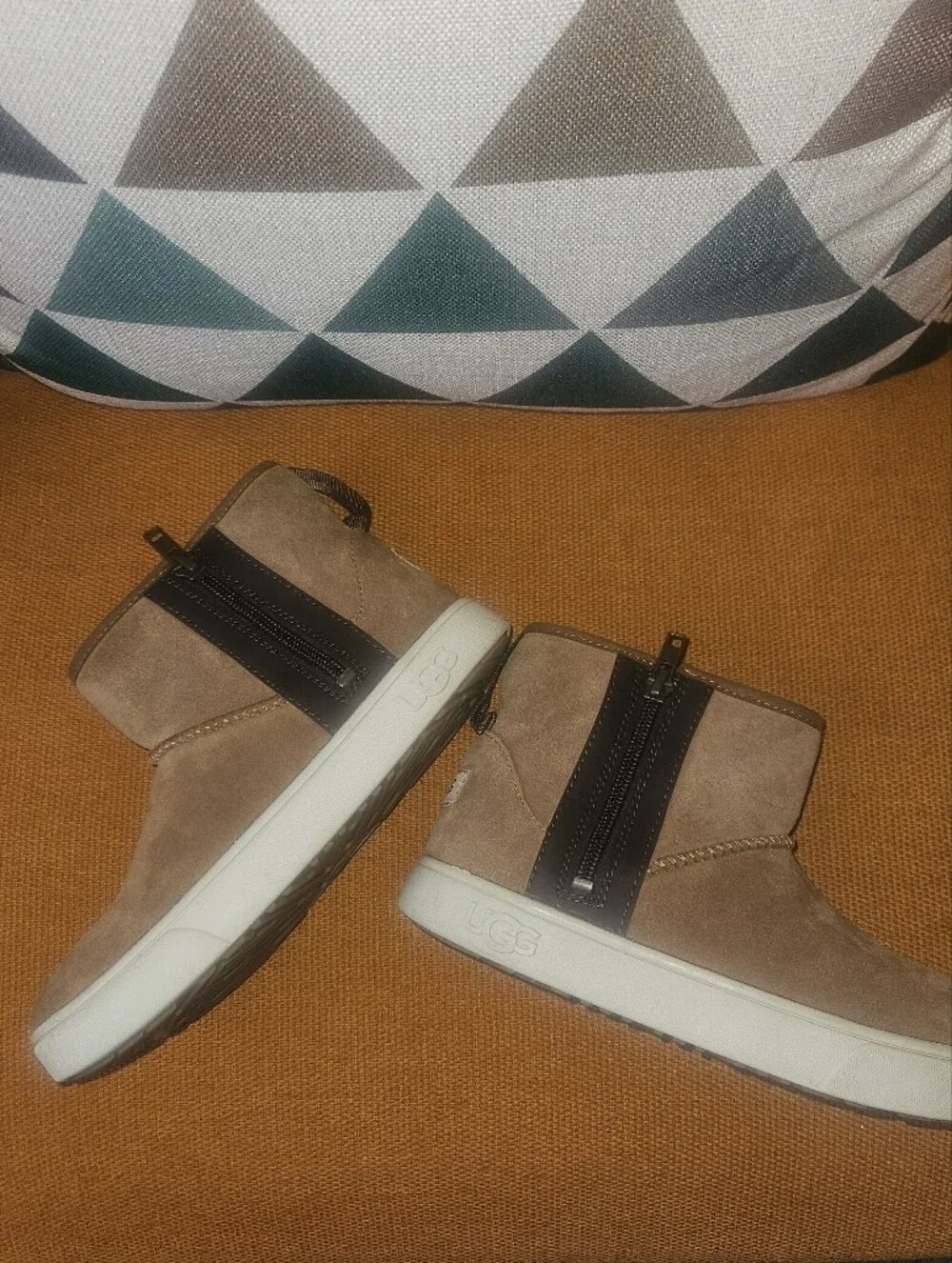 UGG Kids Tan Suede Double Zip-Closure Ankle Sneakers Sz 2 Cool Kid